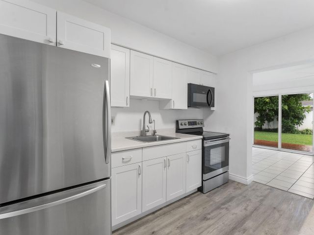 Дом в аренду по адресу 430 NE 49th Street - фото 6653301