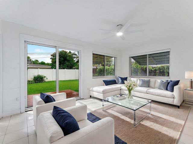 Дом в аренду по адресу 430 NE 49th Street - фото 6653304