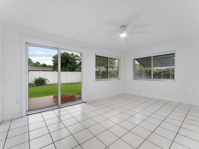 Дом в аренду по адресу 430 NE 49th Street - фото 6653305