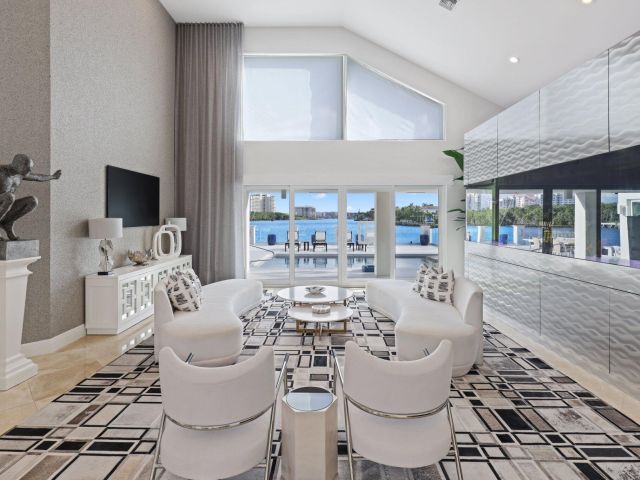 Продажа дома по адресу 7400 NE Orchid Bay Terrace - фото 6655318