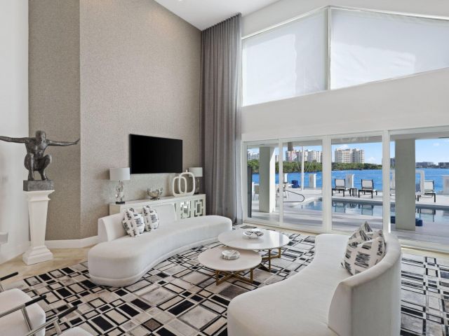 Продажа дома по адресу 7400 NE Orchid Bay Terrace - фото 6655319