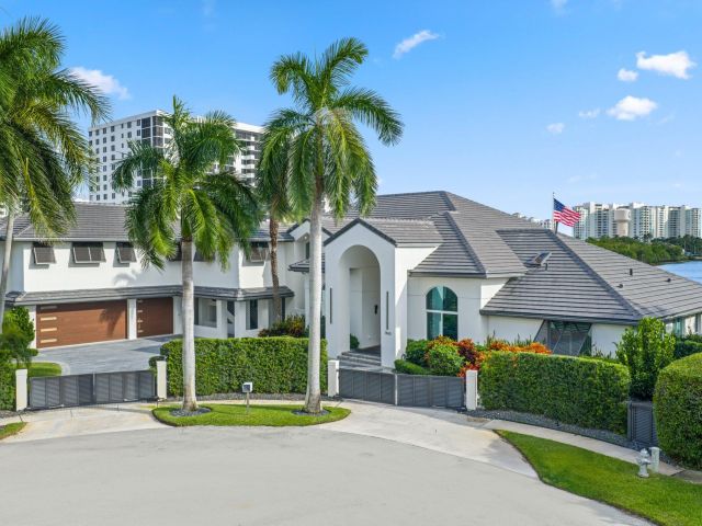 Продажа дома по адресу 7400 NE Orchid Bay Terrace - фото 6655321