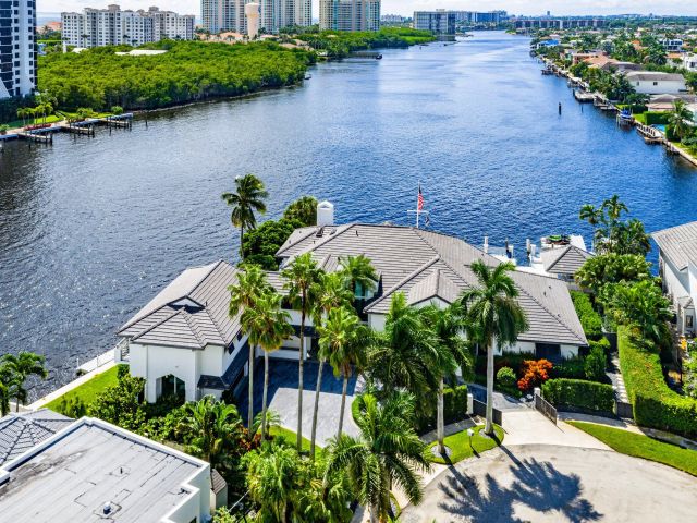 Продажа дома по адресу 7400 NE Orchid Bay Terrace - фото 6655325