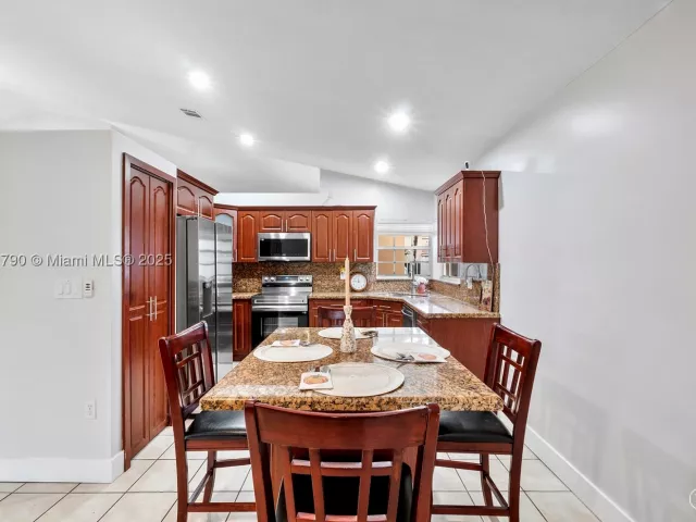 Продажа дома по адресу 10350 SW 166th Ct - фото 9047001