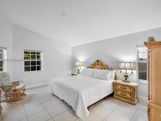 Продажа дома по адресу 10350 SW 166th Ct - фото 9047004