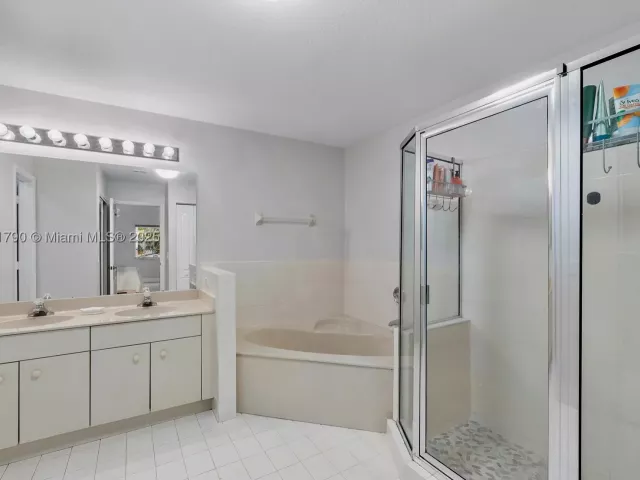 Продажа дома по адресу 10350 SW 166th Ct - фото 9047012