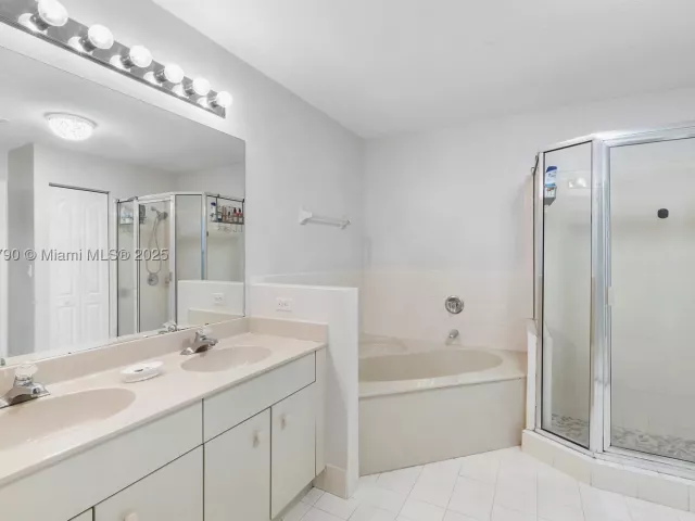 Продажа дома по адресу 10350 SW 166th Ct - фото 9047018