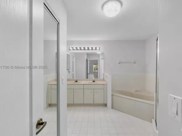 Продажа дома по адресу 10350 SW 166th Ct - фото 9047026