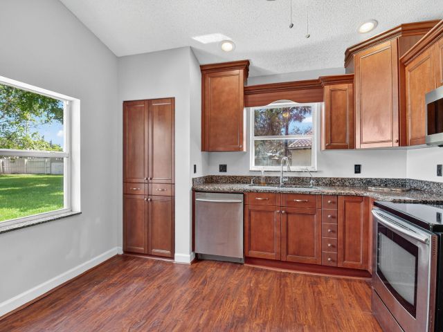 Продажа дома по адресу 7550 Ironbridge Circle - фото 6662179