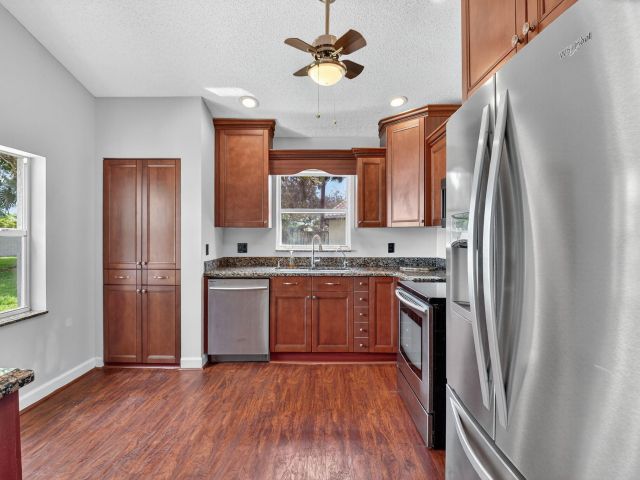 Продажа дома по адресу 7550 Ironbridge Circle - фото 6662180