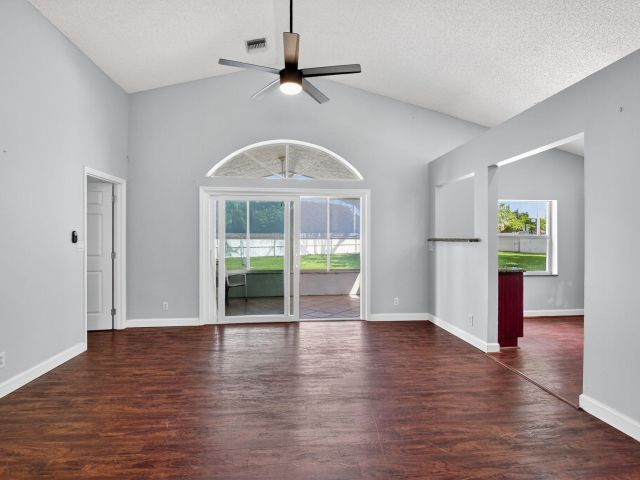 Продажа дома по адресу 7550 Ironbridge Circle - фото 6662183