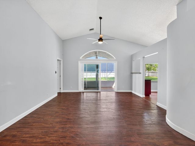 Продажа дома по адресу 7550 Ironbridge Circle - фото 6662184