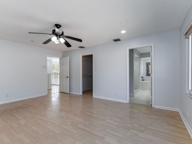 Продажа дома по адресу 2502 Ambassador Avenue - фото 6653329