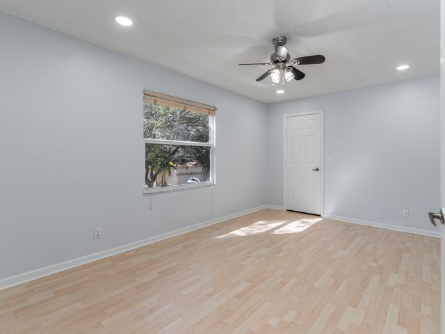 Продажа дома по адресу 2502 Ambassador Avenue - фото 6653332