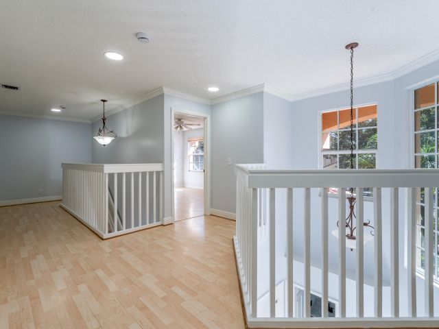 Продажа дома по адресу 2502 Ambassador Avenue - фото 6653335