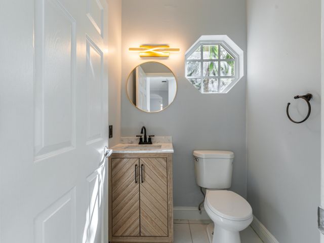 Продажа дома по адресу 2502 Ambassador Avenue - фото 6653336