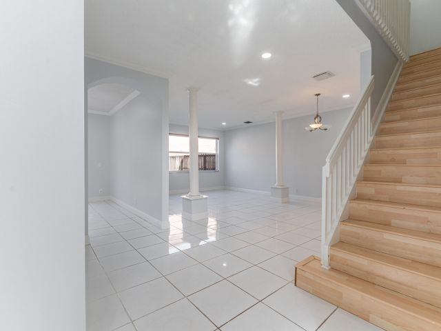 Продажа дома по адресу 2502 Ambassador Avenue - фото 6653339