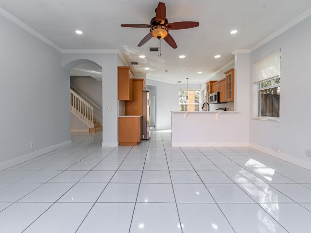 Продажа дома по адресу 2502 Ambassador Avenue - фото 6653342