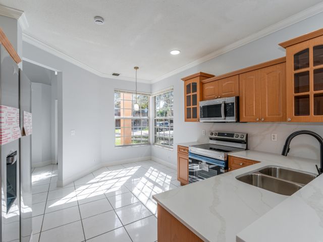 Продажа дома по адресу 2502 Ambassador Avenue - фото 6653343