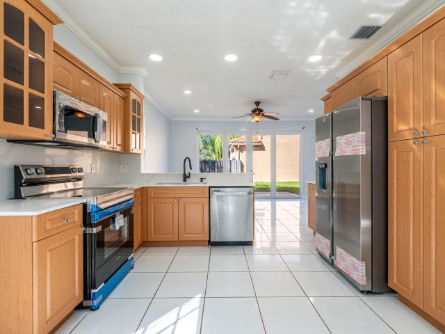 Продажа дома по адресу 2502 Ambassador Avenue - фото 6653345