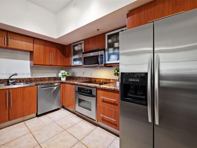 Продажа дома по адресу 888 S Douglas Rd 113 - фото 6676181