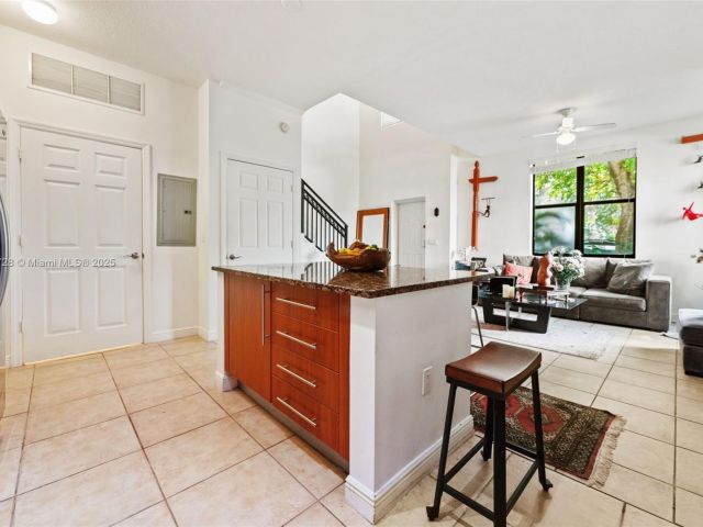 Продажа дома по адресу 888 S Douglas Rd 113 - фото 6676183