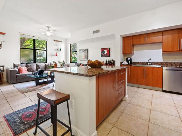 Продажа дома по адресу 888 S Douglas Rd 113 - фото 6676184