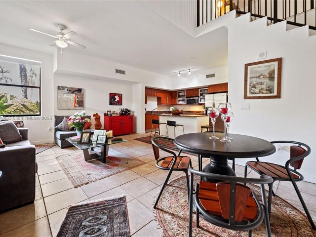 Продажа дома по адресу 888 S Douglas Rd 113 - фото 6676190