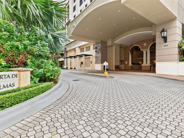 Продажа дома по адресу 888 S Douglas Rd 113 - фото 6676200