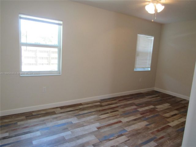 Дом в аренду по адресу 440 NW 15TH Avenue - фото 7487605