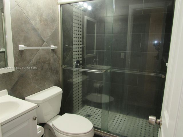 Дом в аренду по адресу 440 NW 15TH Avenue - фото 7487606