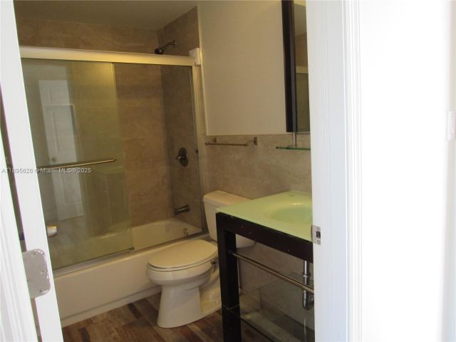 Дом в аренду по адресу 440 NW 15TH Avenue - фото 7487609