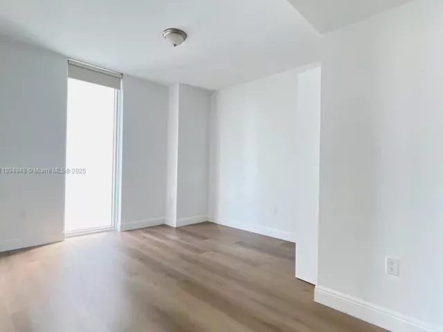 Продажа квартиры #2411 - фото 7516063