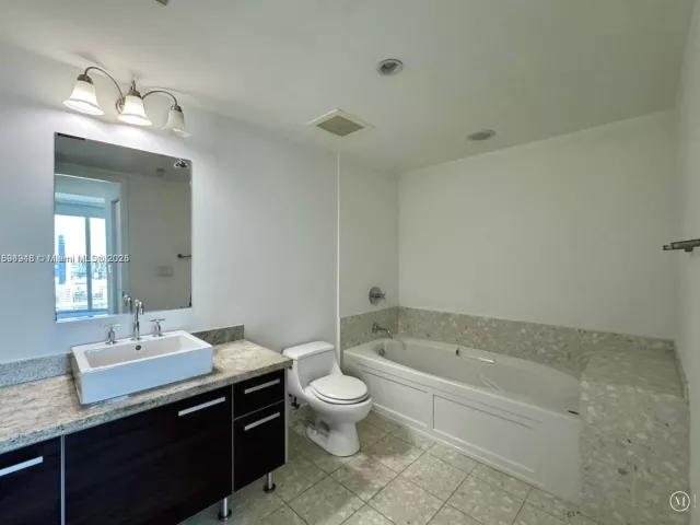 Продажа квартиры #2411 - фото 7516065