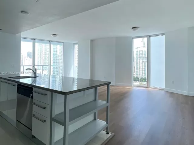 Продажа квартиры #2411 - фото 7516054