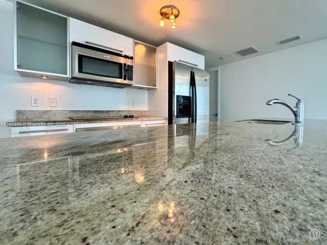 Продажа квартиры #2411 - фото 7516056