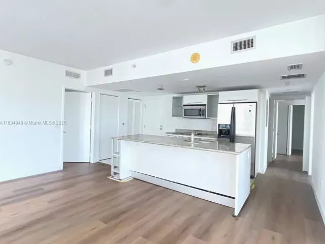 Продажа квартиры #2411 - фото 7516057