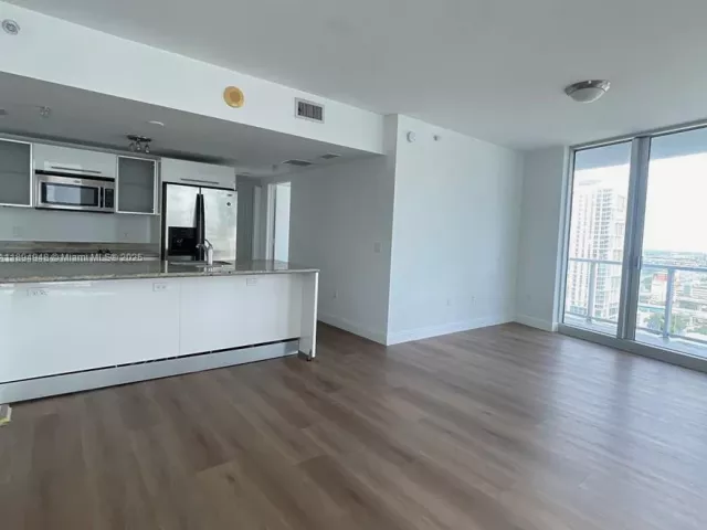 Продажа квартиры #2411 - фото 7516058