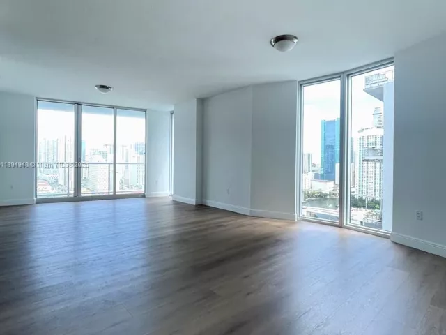 Продажа квартиры #2411 - фото 7516060