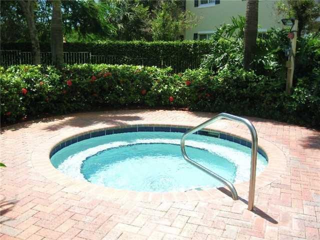 Дом в аренду по адресу 3847 NW 5th Terrace - фото 6655913