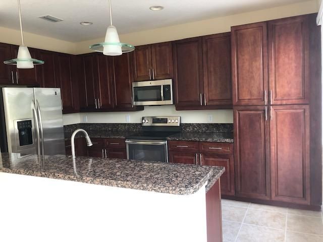 Дом в аренду по адресу 3847 NW 5th Terrace - фото 6655920