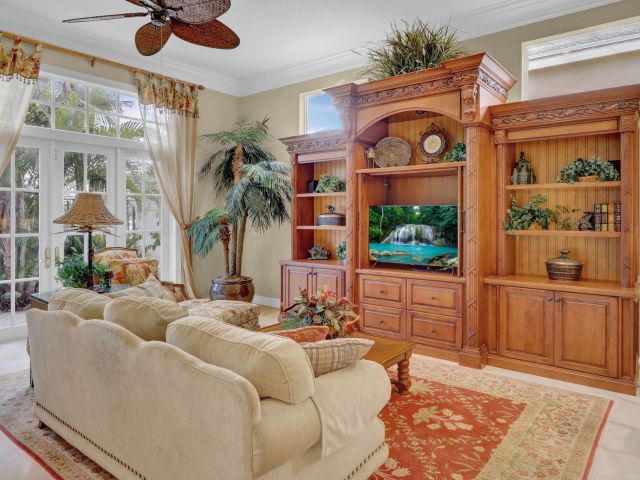 Дом в аренду по адресу 4230 NW 60th Drive - фото 6689445