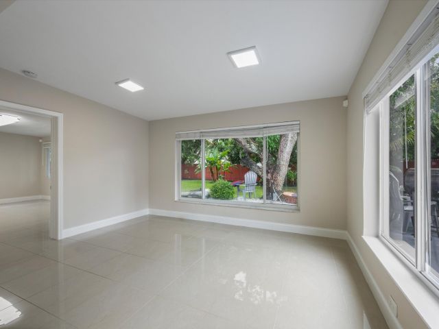 Дом в аренду по адресу 1137 NE 1st Avenue - фото 6687498