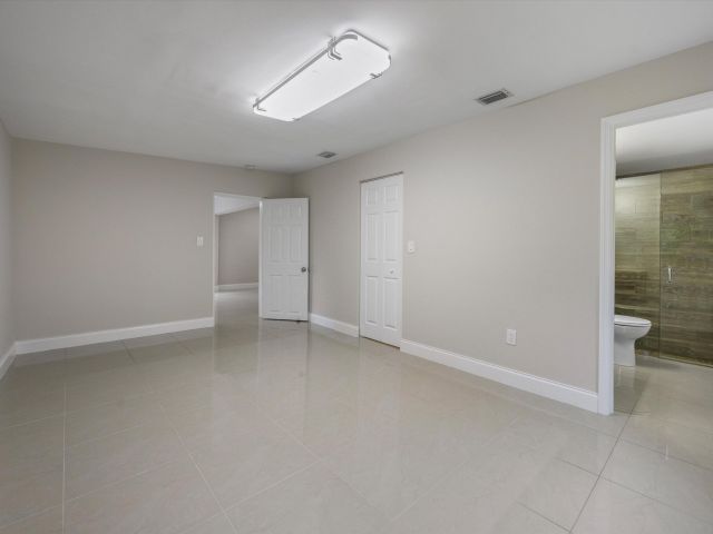 Дом в аренду по адресу 1137 NE 1st Avenue - фото 6687499