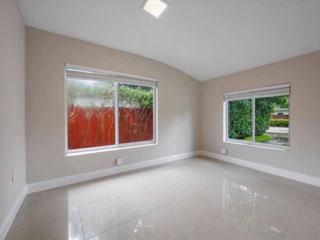 Дом в аренду по адресу 1137 NE 1st Avenue - фото 6687503