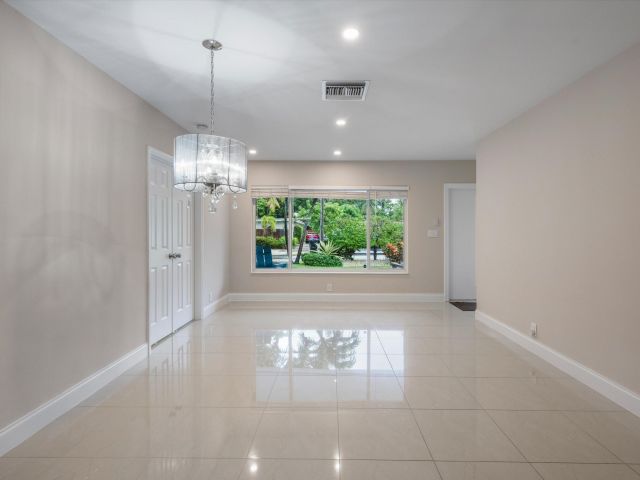 Дом в аренду по адресу 1137 NE 1st Avenue - фото 6687508