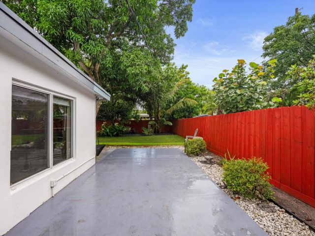 Дом в аренду по адресу 1137 NE 1st Avenue - фото 6687510