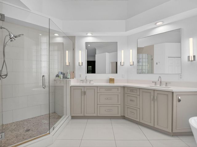 Продажа дома по адресу 6270 NW 43rd Terrace - фото 6689479