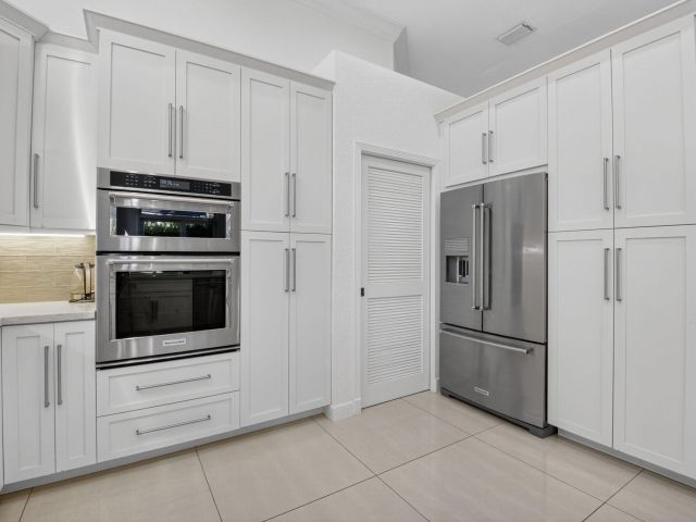 Продажа дома по адресу 6270 NW 43rd Terrace - фото 6689483