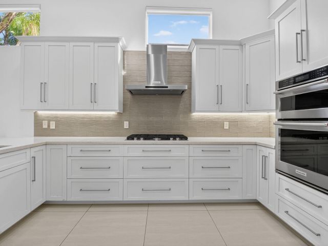 Продажа дома по адресу 6270 NW 43rd Terrace - фото 6689485